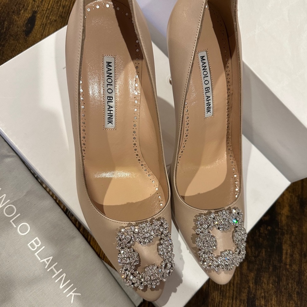 Authentic, champagne Manolo Blahnik heels | Size 38/7.5 (US)